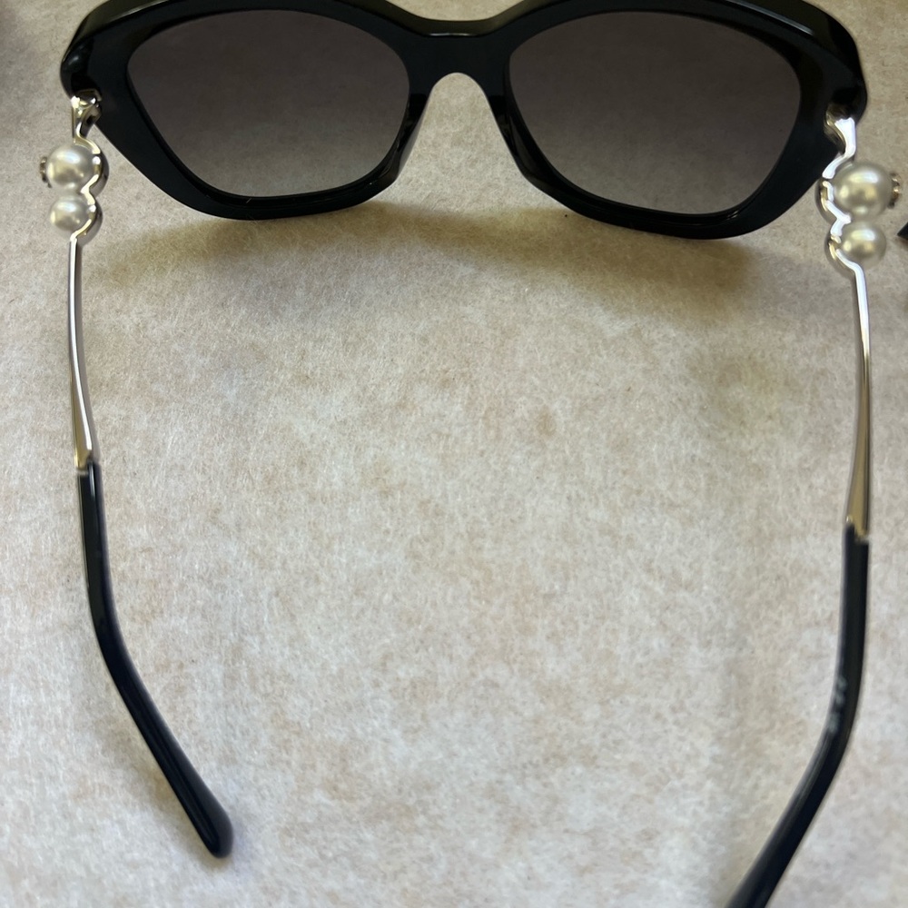 Chanel Black Square Sunglasses with Pearl Detail - Picture 10 of 16